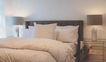 8 CARRIAGE HOUSE Cir, Alexandria, VA 22304
