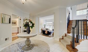 9110 WILLOW GATE Ln, Bethesda, MD 20817