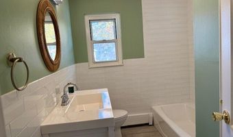 498 Oak Ave APT 28, Cheshire, CT 06410