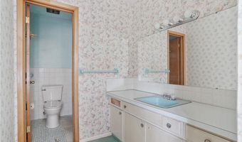 136 N Chillicothe Rd, Aurora, OH 44202