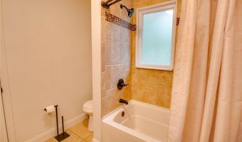 9024 Oakridge Dr, Alton, IL 62002