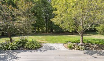 2 Sunnyfield Ln, Falmouth, ME 04105