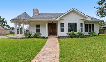 246 Pine Driveway, Bay St. Louis, MS 39520