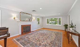 475 Riverside Dr, Cheshire, CT 06410