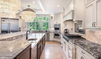 81 Crest Dr, Cranston, RI 02921