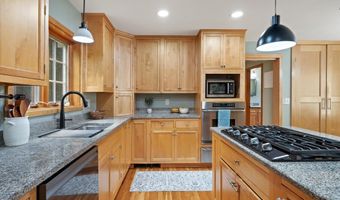 43 Darling Parke Dr, Bangor, ME 04401