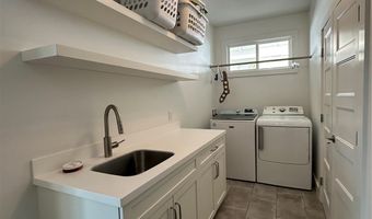 5872 Haleola St, Honolulu, HI 96821