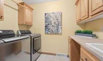 4226 E APPLESEED Dr, Appleton, WI 54913
