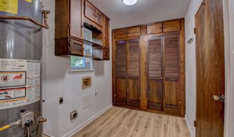 996 Hacienda Dr, Benton, AR 72019