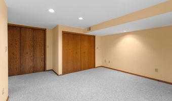 711 OLSON Ave F, Appleton, WI 54914