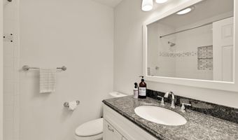 2546 S WALTER REED Dr B, Arlington, VA 22206
