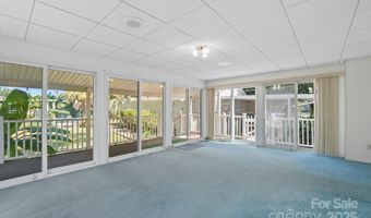 955 Hickory Nut St, Charlotte, NC 28205