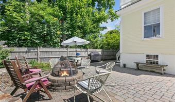 22 Greenough Pl, Newport, RI 02840