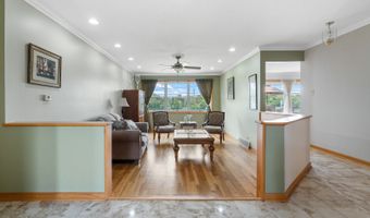 11 E Appletree Ln, Arlington Heights, IL 60004