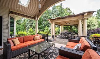 47 Nature Cove Ct, Amherst, NY 14221