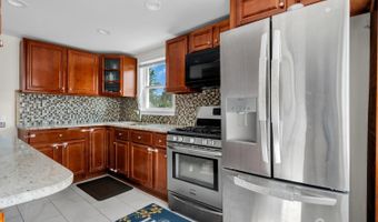 3 N Smith St N, Avenel, NJ 07001