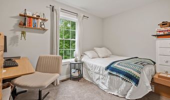 361 Long Shores Dr, Barrington, NH 03825