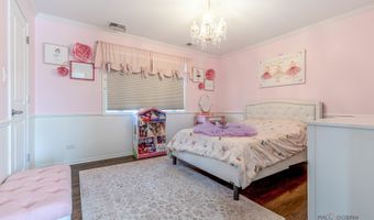 1801 N Dover Ct, Arlington Heights, IL 60004
