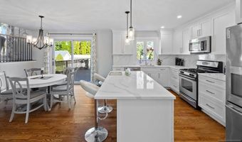 33 Coyne Ct, Bergenfield, NJ 07621