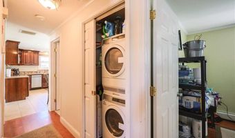 6 Scott Ln, Bristol, RI 02809