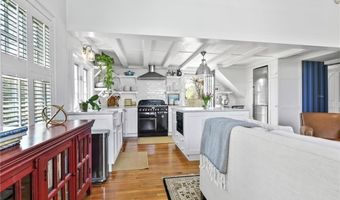 397 Gibbs Ave Ch, Newport, RI 02840