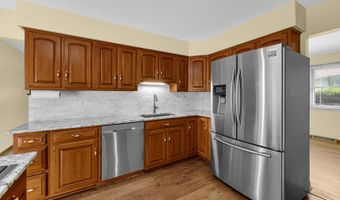2042 W Spring Ridge Dr, Arlington Heights, IL 60004