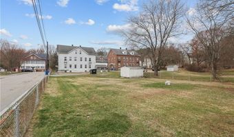 95 School St, Lincoln, RI 02865