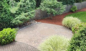9 Mallory Ct, Cranston, RI 02910