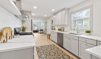 8246 Windcombe Blvd, Indianapolis, IN 46240