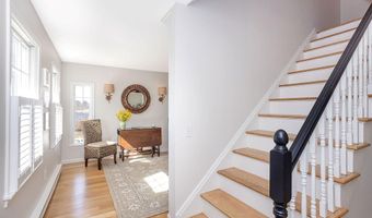 8 Key Ct, Newport, RI 02840