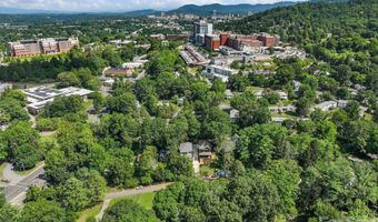 35 Grindstaff Dr, Asheville, NC 28803