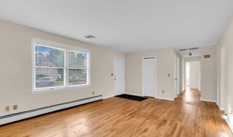 35 Spruce St, Beachwood, NJ 08722