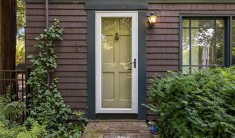 37 Concord Dr, Middletown, RI 02842