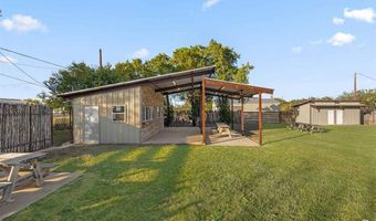305 N SYCAMORE St, Archer City, TX 76351