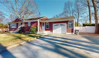 77 Iroquois Rd, Cumberland, RI 02864