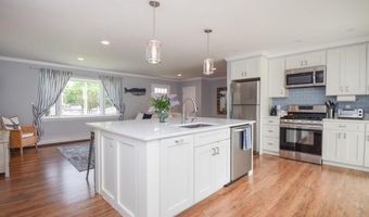 39 Grafton St, Newport, RI 02840
