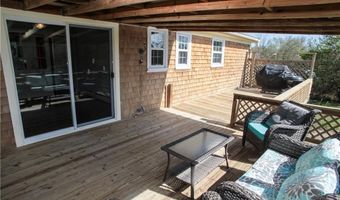 7 Smithfield Dr, Middletown, RI 02842
