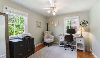 17 Northgate Dr, Albany, NY 12203