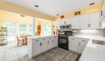 1 Victoria Pines Ln, Andover, NJ 07848
