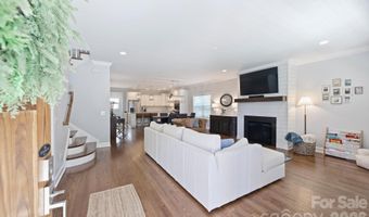 1617 Hawthorne Ln, Charlotte, NC 28205