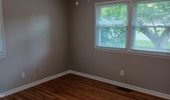 102 S Tunstall Ave, Apex, NC 27502