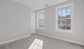 253 Central St, Lincoln, RI 02865