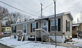 81 Hyland Dr, Akron, OH 44312