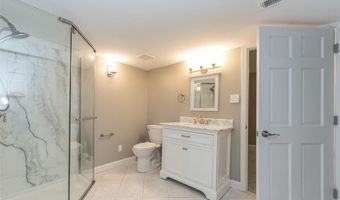 1101 Courtwood Cir, Ballwin, MO 63011