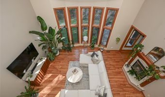 679 DEEP WOODS Dr, Aurora, OH 44202