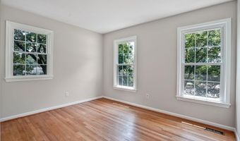 8614 BRAEBURN Dr, Annandale, VA 22003