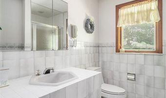 10 Oak Hill Dr, Lincoln, RI 02865