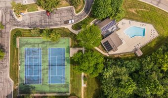 2250 Rivenoak Ct, Ann Arbor, MI 48103