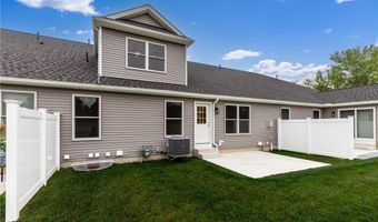 24 Essex Woods Ln B, Amherst, NY 14228