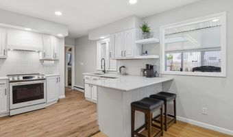 11 James Dr, Albany, NY 12211